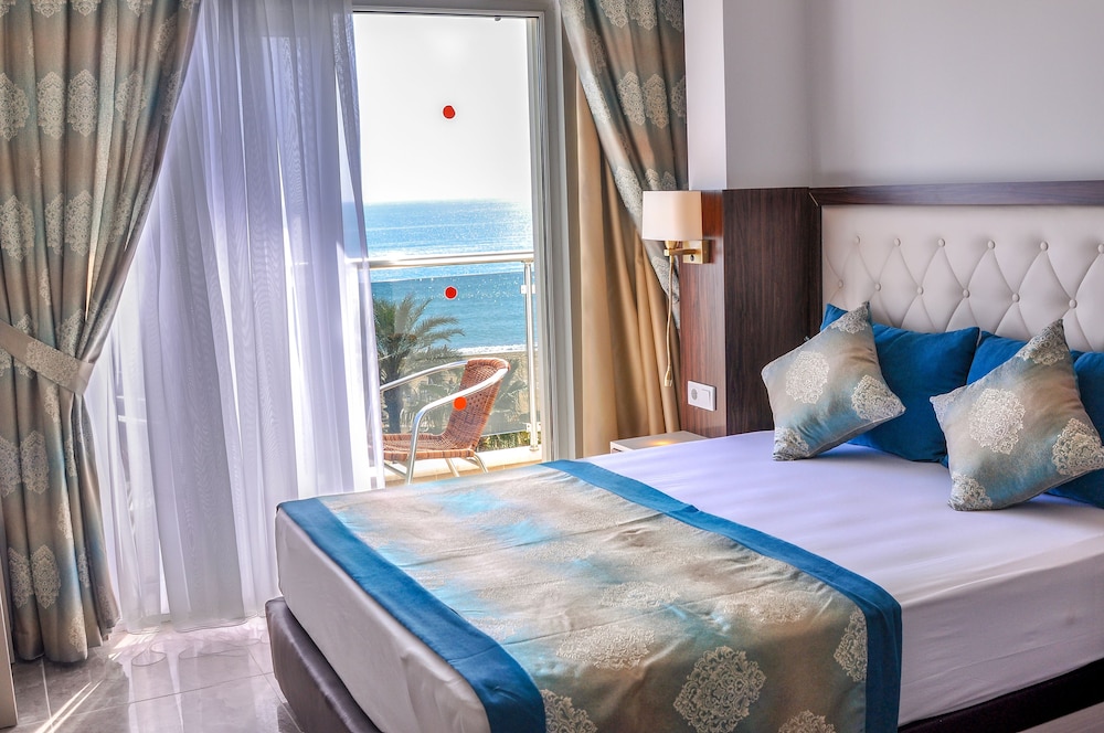 Cleopatra Golden Beach Hotel — Hotel rooms in Alanya