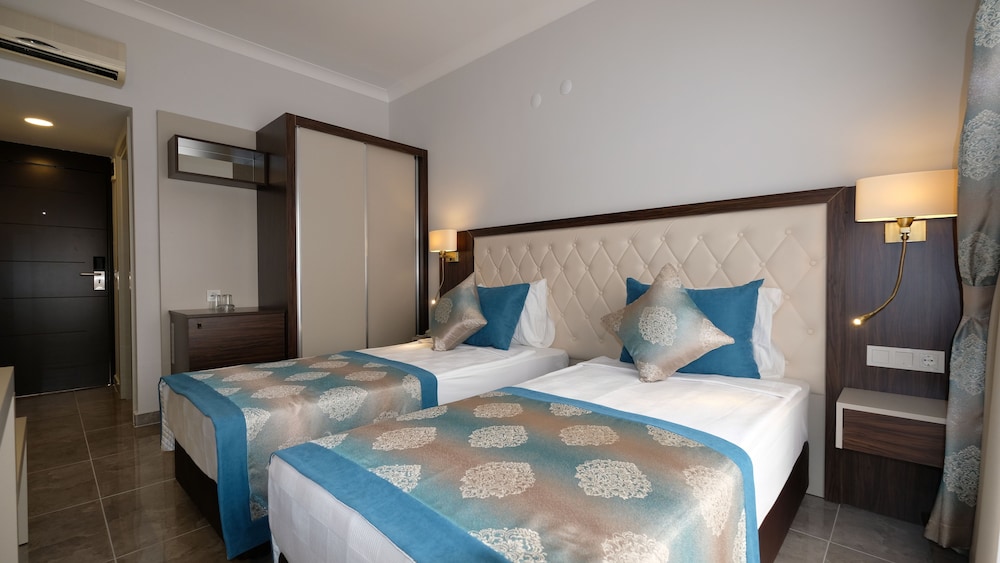 Cleopatra Golden Beach Hotel — Hotel rooms in Alanya