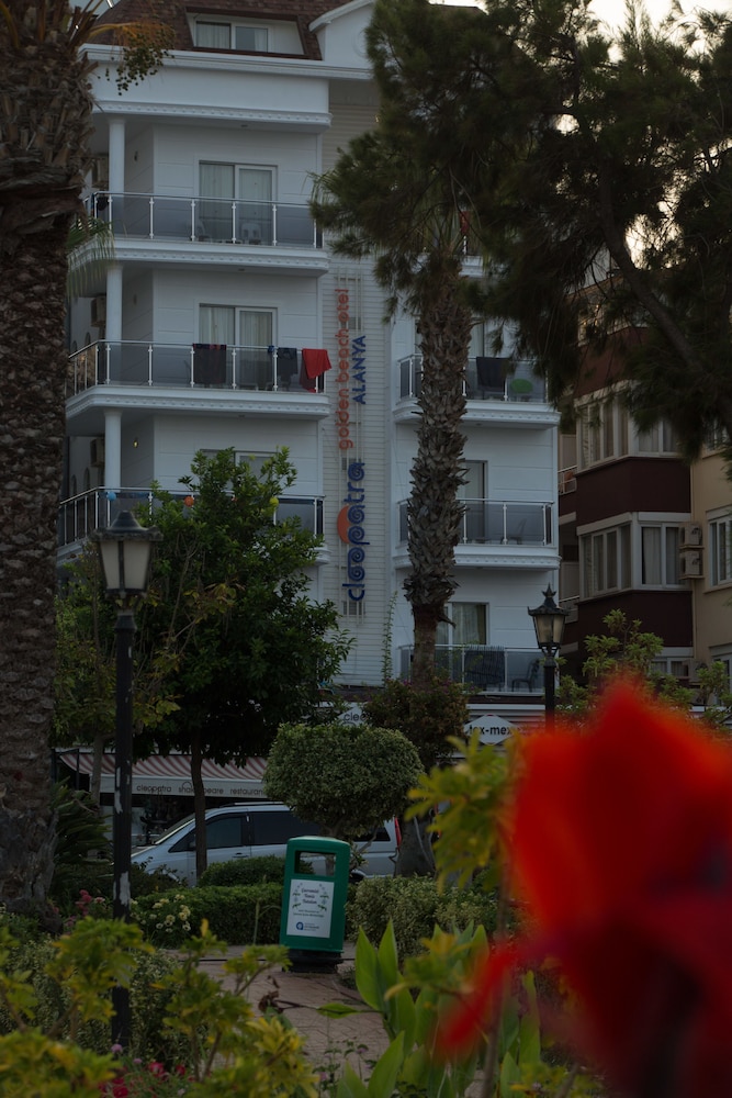 Cleopatra Golden Beach Hotel — Hotel building in Alanya