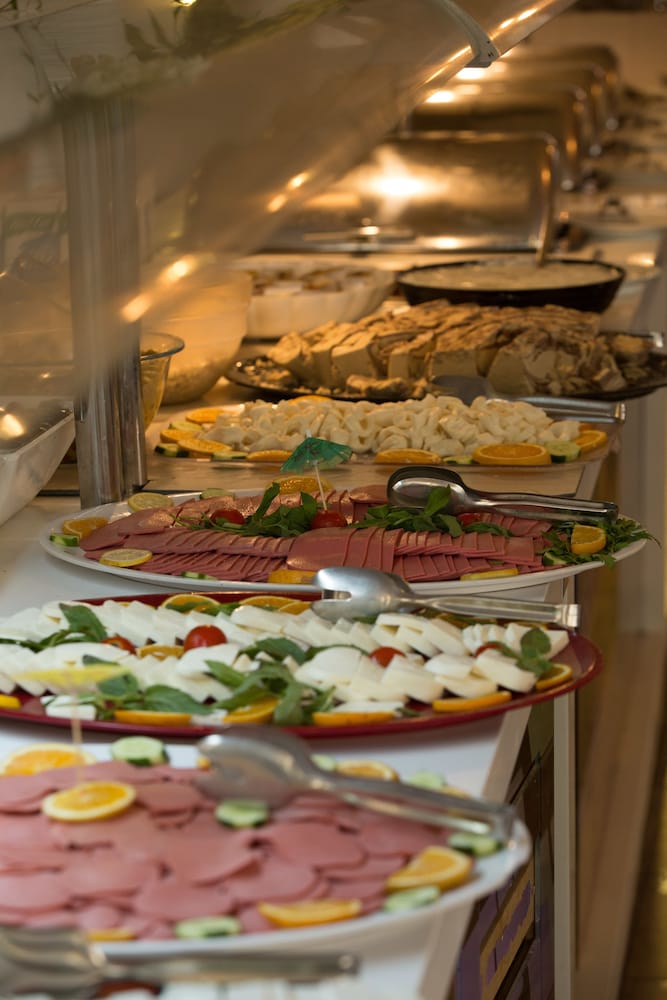 Cleopatra Golden Beach Hotel — Restaurant & bars in Alanya