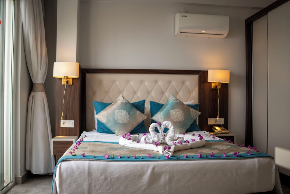 Cleopatra Golden Beach Hotel — Hotel rooms in Alanya