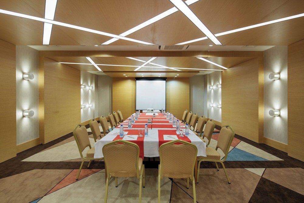 Green Bay Resort & Spa - All inclusive — Hotel building in Milas, Mugla