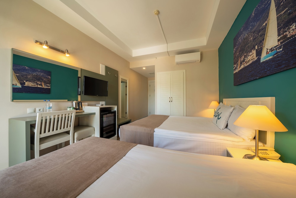Green Bay Resort & Spa - All inclusive — Hotel rooms in Milas, Mugla