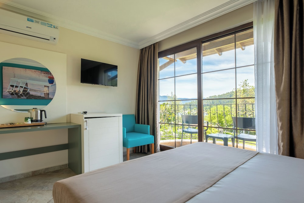 Green Bay Resort & Spa - All inclusive — Hotel rooms in Milas, Mugla