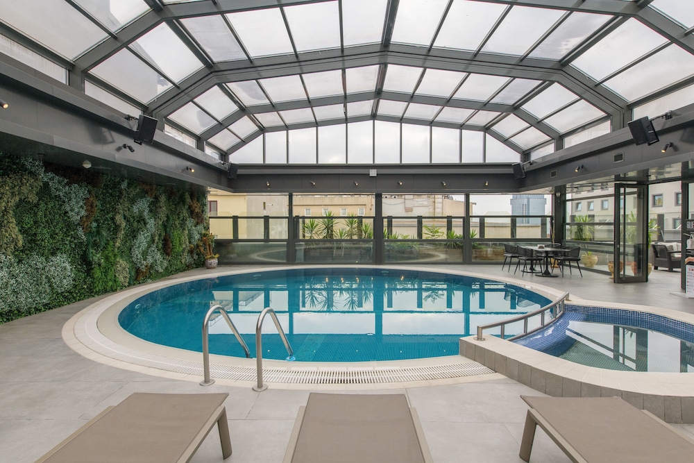 Golden Age Hotel Taksim — Swimming pool in Istanbul, Istanbul