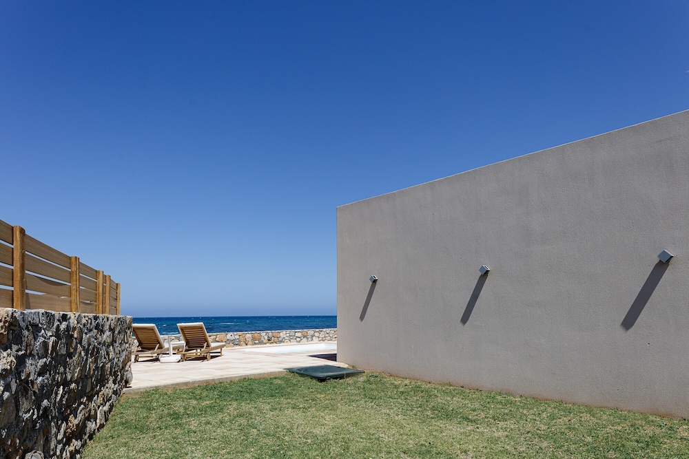 Theo Star Beach Hotel — Hotel building in Malia