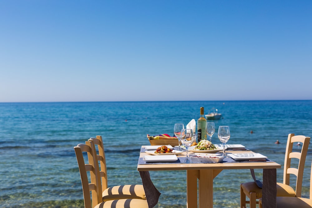 Theo Star Beach Hotel — Restaurant & bars in Malia