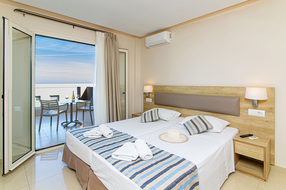 Theo Star Beach Hotel — Hotel rooms in Malia