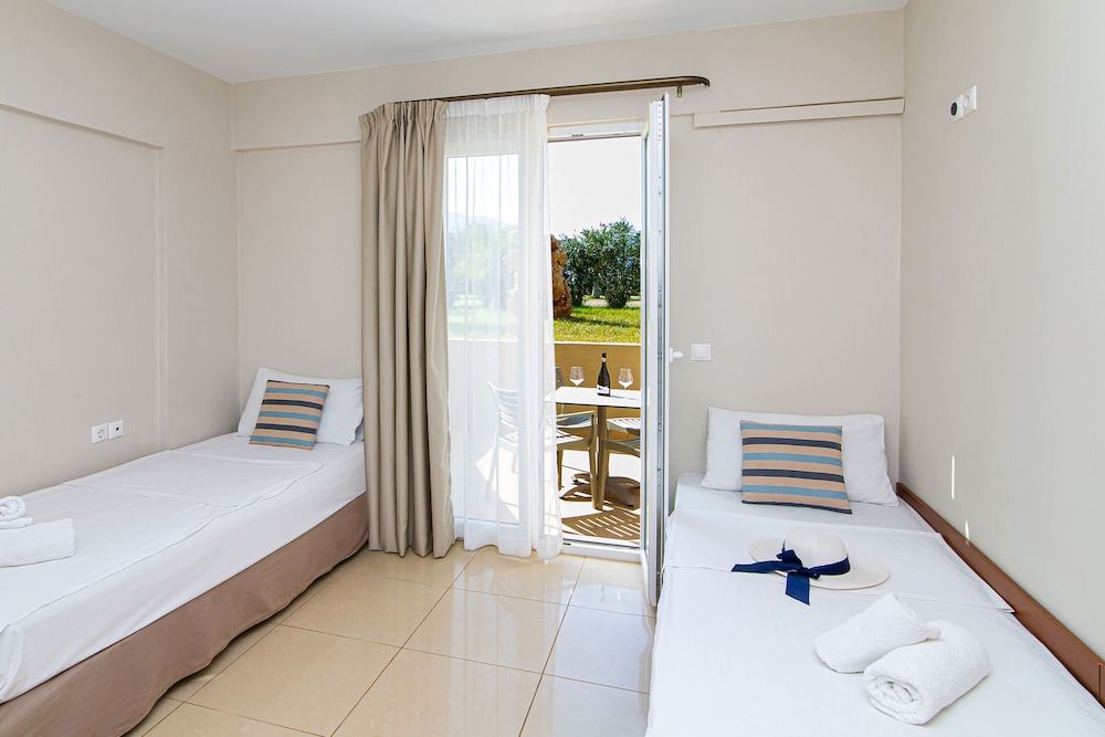 Theo Star Beach Hotel — Hotel rooms in Malia