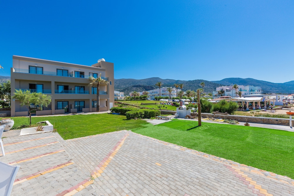 Theo Star Beach Hotel — Hotel building in Malia