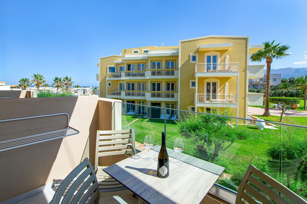 Theo Star Beach Hotel — Hotel building in Malia