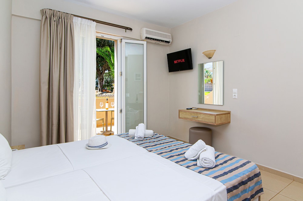 Theo Star Beach Hotel — Hotel rooms in Malia