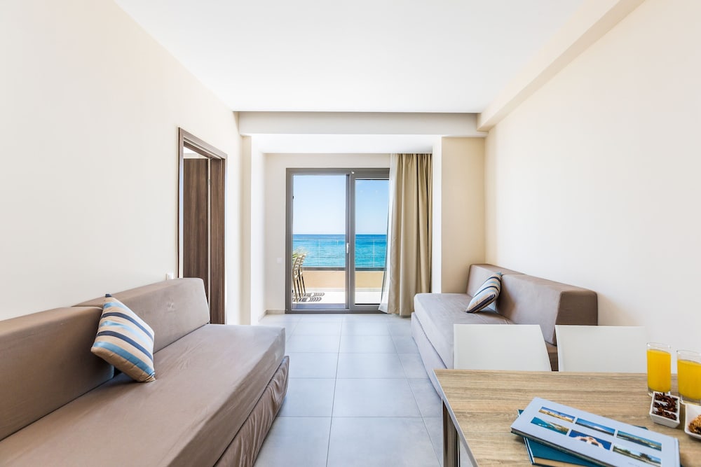Theo Star Beach Hotel — Hotel rooms in Malia