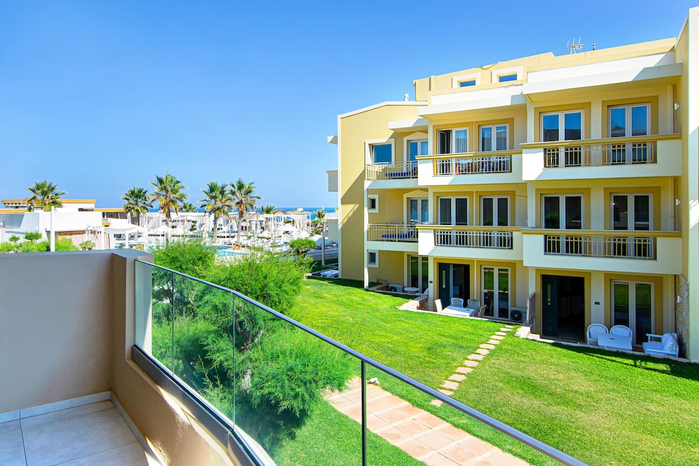 Theo Star Beach Hotel — Hotel building in Malia