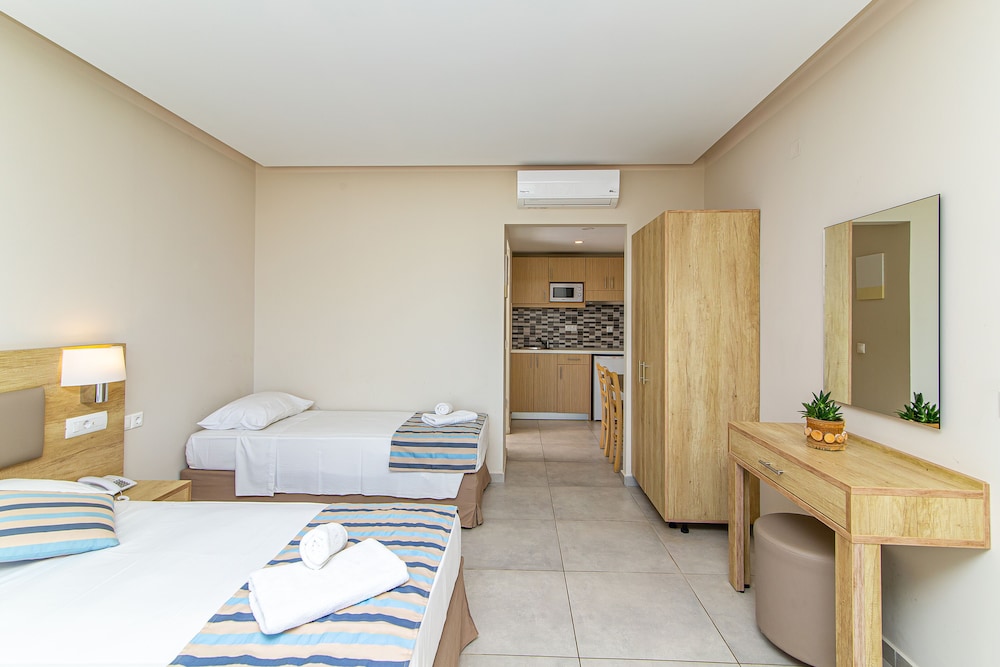 Theo Star Beach Hotel — Hotel rooms in Malia