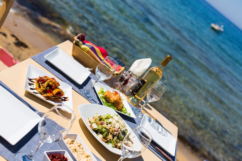 Theo Star Beach Hotel — Restaurant & bars in Malia