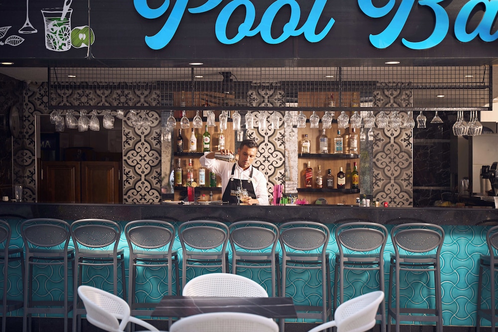 Grand Uysal Beach&Spa Hotel - All inclusive — Restaurant & bars in Alanya