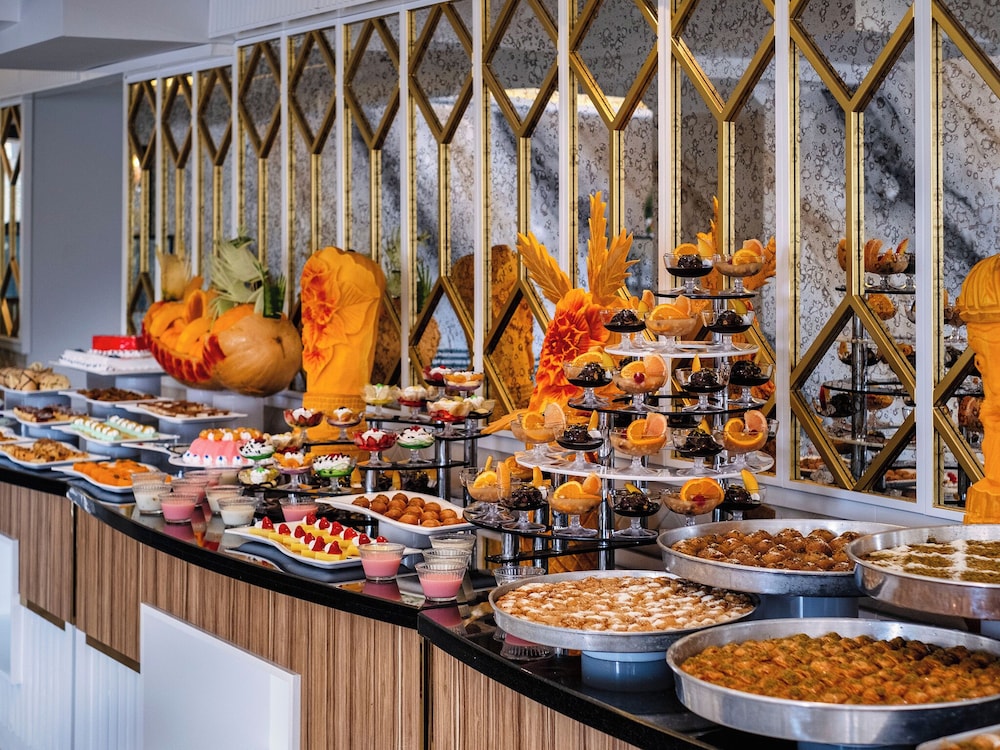 Grand Uysal Beach&Spa Hotel - All inclusive — Restaurant & bars in Alanya