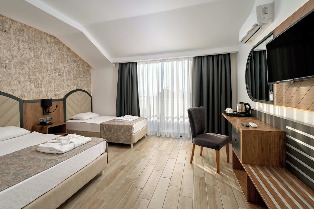 Grand Uysal Beach&Spa Hotel - All inclusive — Hotel rooms in Alanya