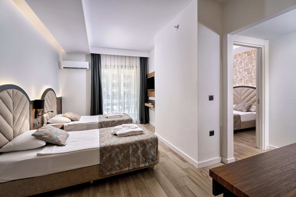 Grand Uysal Beach&Spa Hotel - All inclusive — Hotel rooms in Alanya