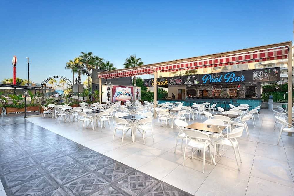 Grand Uysal Beach&Spa Hotel - All inclusive — Restaurant & bars in Alanya