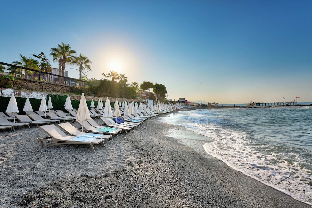 Grand Uysal Beach&Spa Hotel - All inclusive — Beach in Alanya