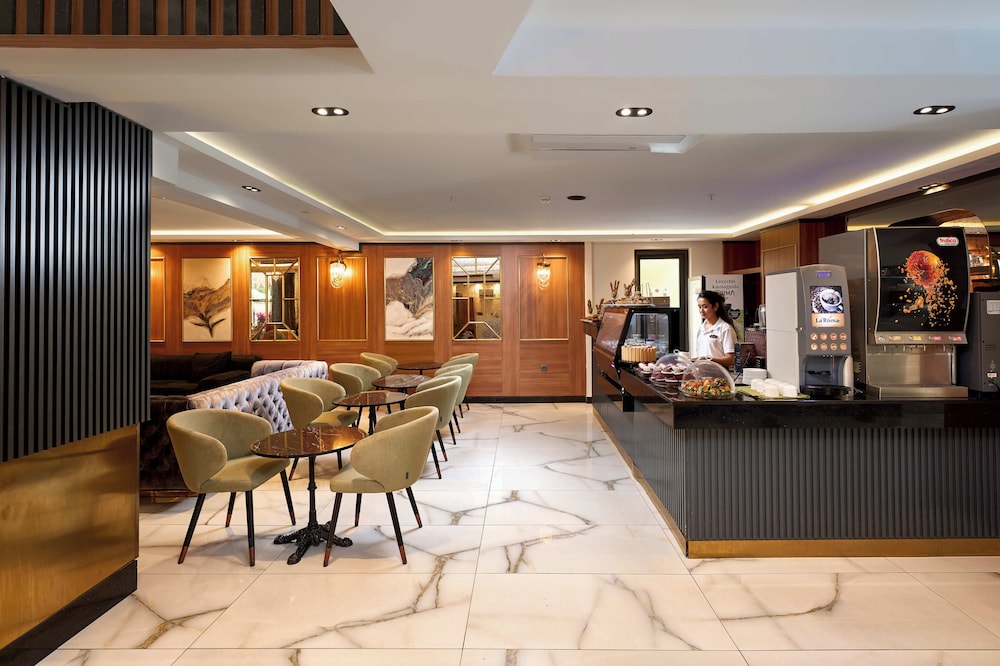 Grand Uysal Beach&Spa Hotel - All inclusive — Restaurant & bars in Alanya