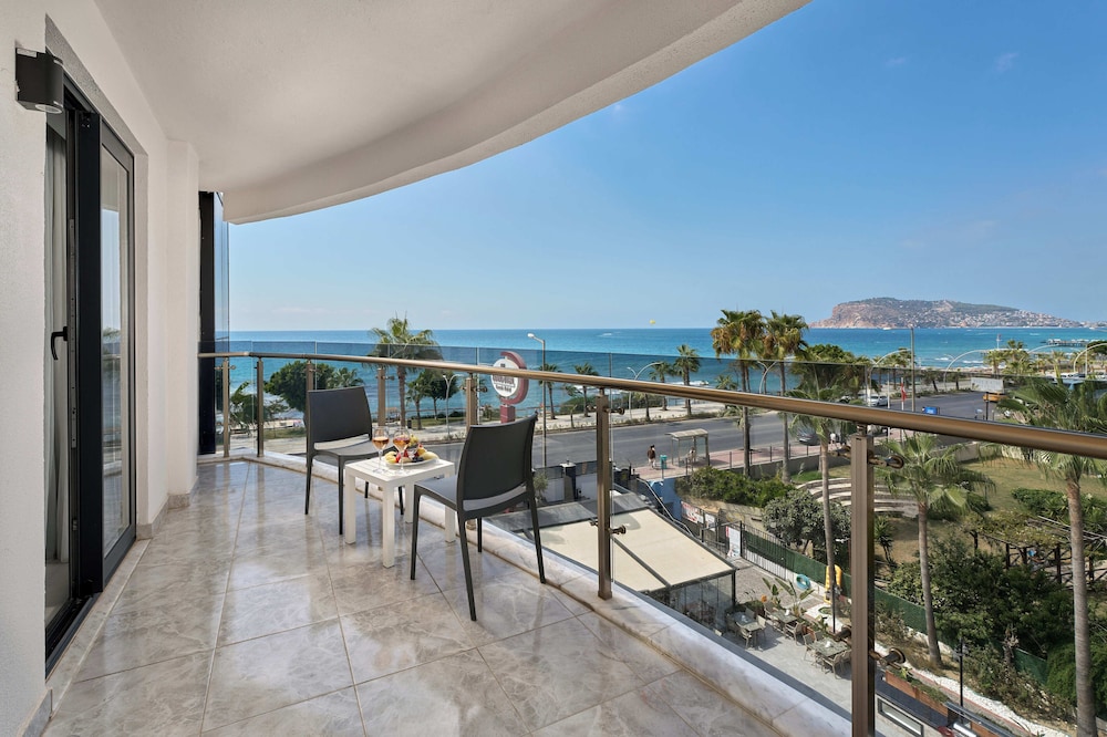 Grand Uysal Beach&Spa Hotel - All inclusive — Hotel rooms in Alanya