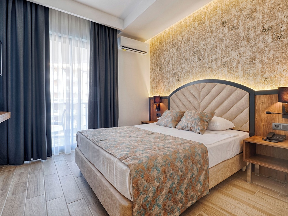 Grand Uysal Beach&Spa Hotel - All inclusive — Hotel rooms in Alanya