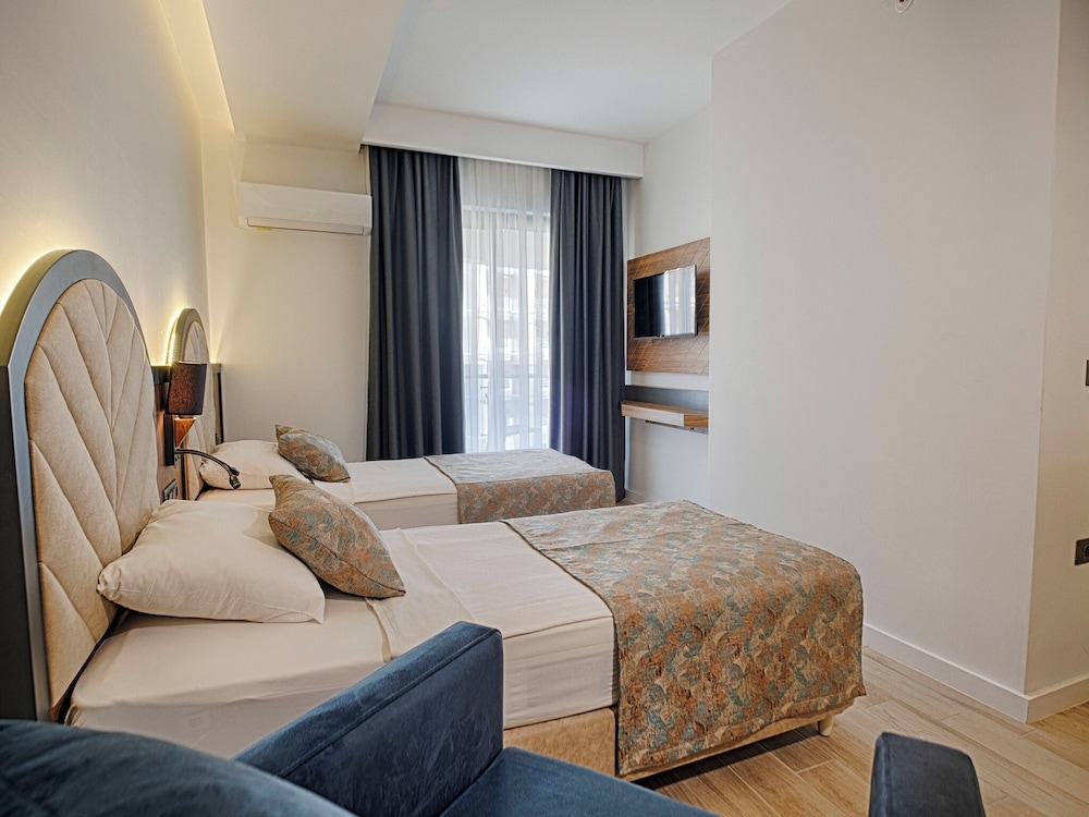 Grand Uysal Beach&Spa Hotel - All inclusive — Hotel rooms in Alanya