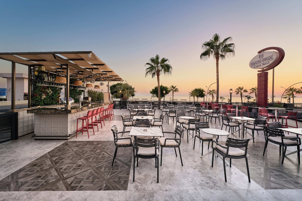 Grand Uysal Beach&Spa Hotel - All inclusive — Restaurant & bars in Alanya