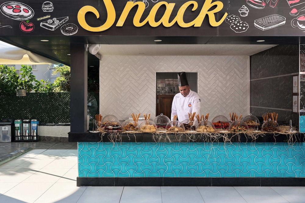 Grand Uysal Beach&Spa Hotel - All inclusive — Restaurant & bars in Alanya