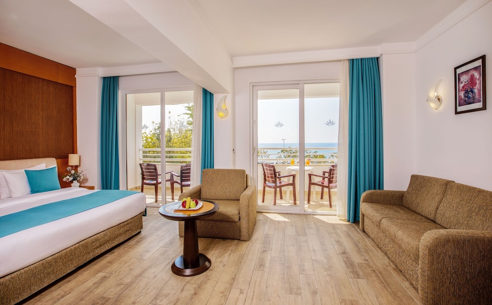 LABRANDA Alantur Resort - All Inclusive — Hotel rooms in Alanya