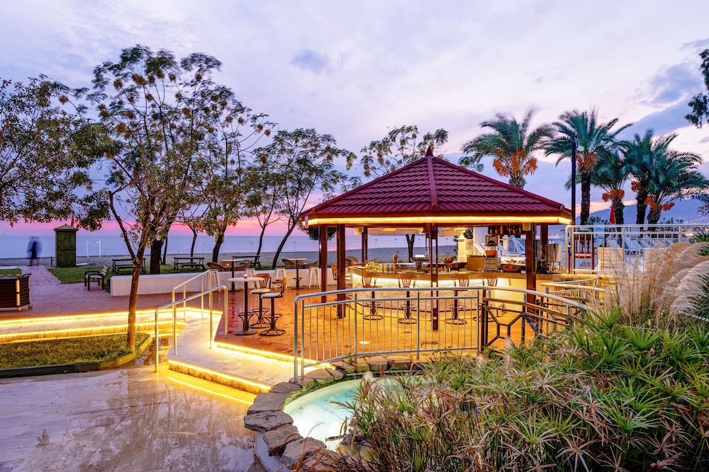 LABRANDA Alantur Resort - All Inclusive — Restaurant & bars in Alanya