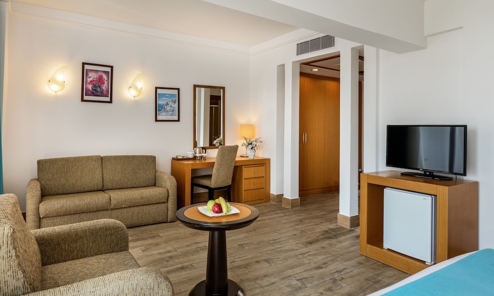 LABRANDA Alantur Resort - All Inclusive — Hotel rooms in Alanya