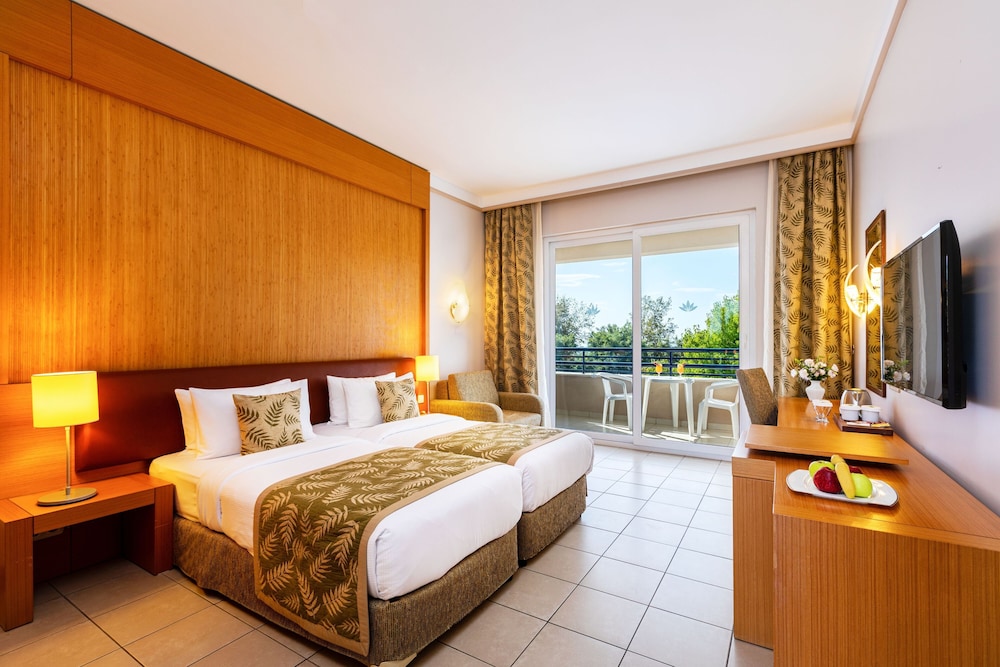 LABRANDA Alantur Resort - All Inclusive — Hotel rooms in Alanya