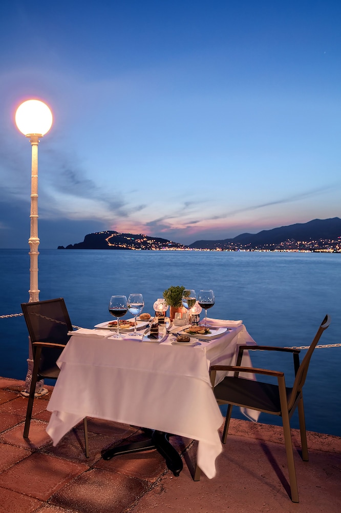 LABRANDA Alantur Resort - All Inclusive — Restaurant & bars in Alanya