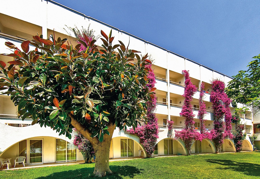 LABRANDA Alantur Resort - All Inclusive — Hotel building in Alanya