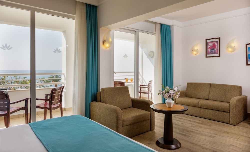 LABRANDA Alantur Resort - All Inclusive — Hotel rooms in Alanya