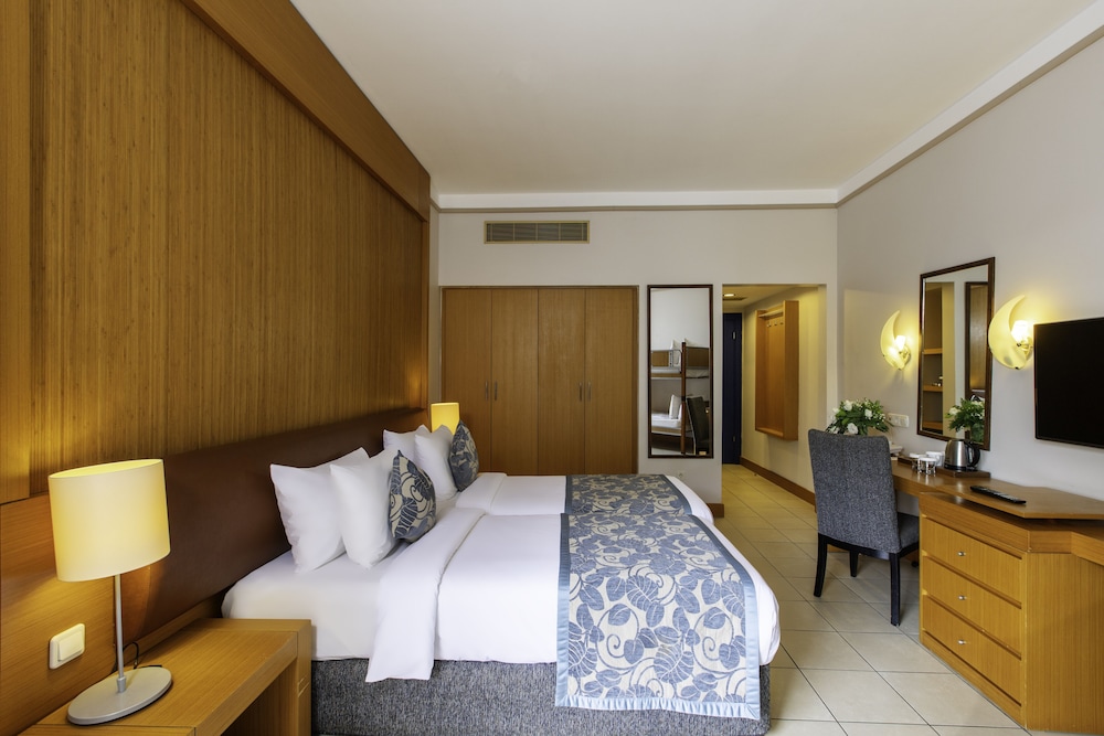LABRANDA Alantur Resort - All Inclusive — Hotel rooms in Alanya