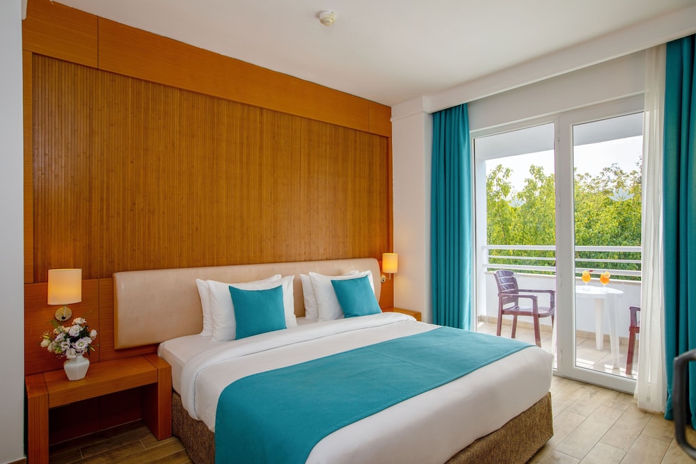 LABRANDA Alantur Resort - All Inclusive — Hotel rooms in Alanya