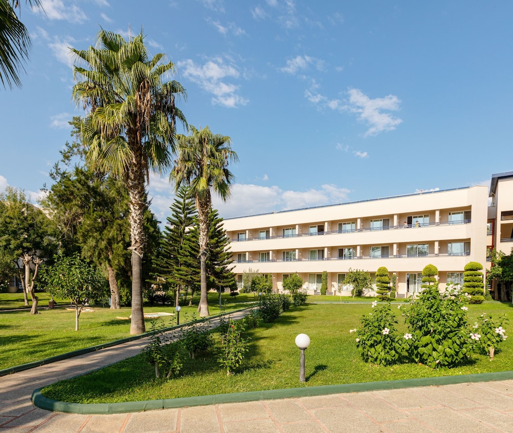 LABRANDA Alantur Resort - All Inclusive — Hotel building in Alanya