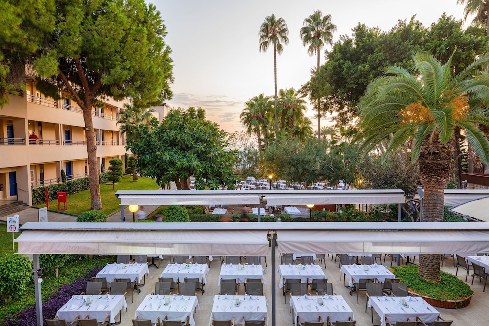 LABRANDA Alantur Resort - All Inclusive — Restaurant & bars in Alanya