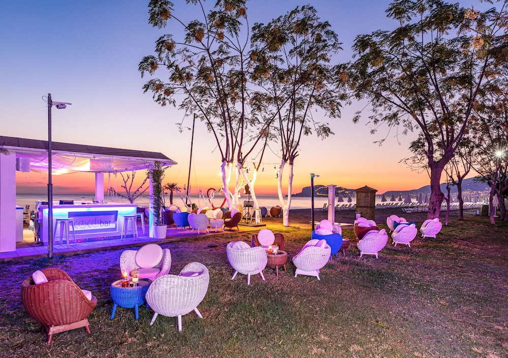 LABRANDA Alantur Resort - All Inclusive — Restaurant & bars in Alanya