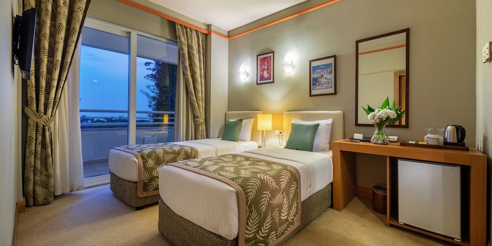 LABRANDA Alantur Resort - All Inclusive — Hotel rooms in Alanya