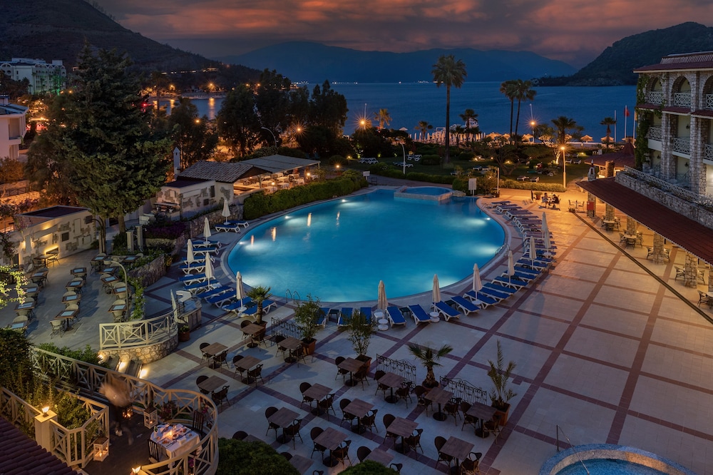 Marti La Perla Hotel - All Inclusive - Adult Only — Swimming pool in İçmeler, Mugla