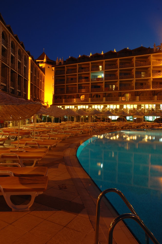 Marti La Perla Hotel - All Inclusive - Adult Only — Swimming pool in İçmeler, Mugla