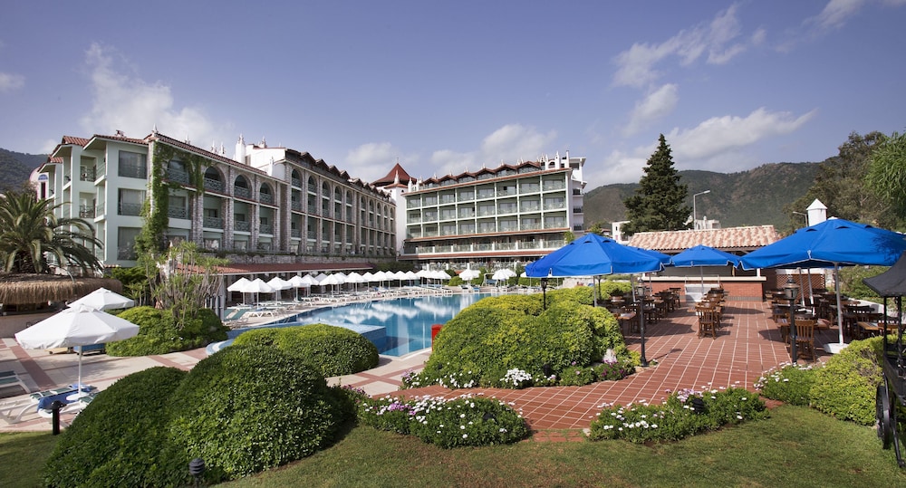Marti La Perla Hotel - All Inclusive - Adult Only — Swimming pool in İçmeler, Mugla