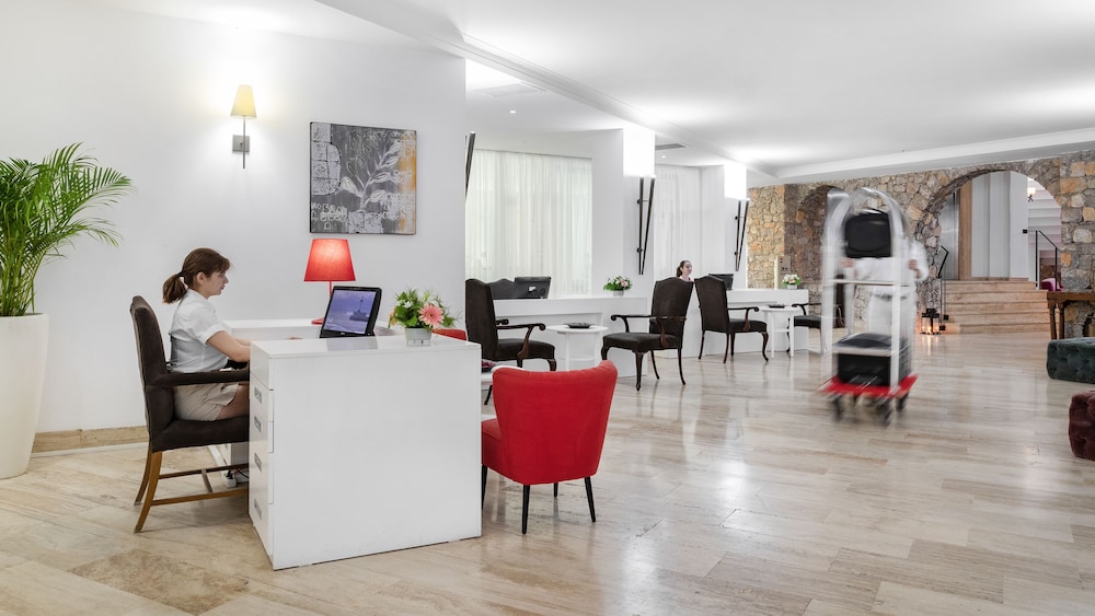 Marti La Perla Hotel - All Inclusive - Adult Only — Hotel building in İçmeler, Mugla