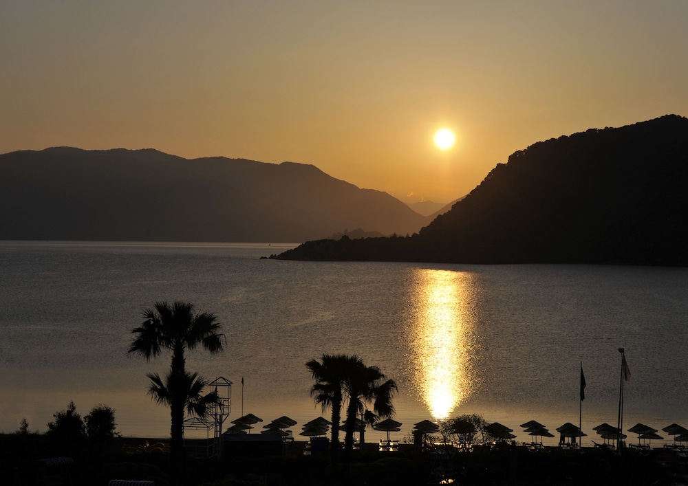 Marti La Perla Hotel - All Inclusive - Adult Only — Beach in İçmeler, Mugla